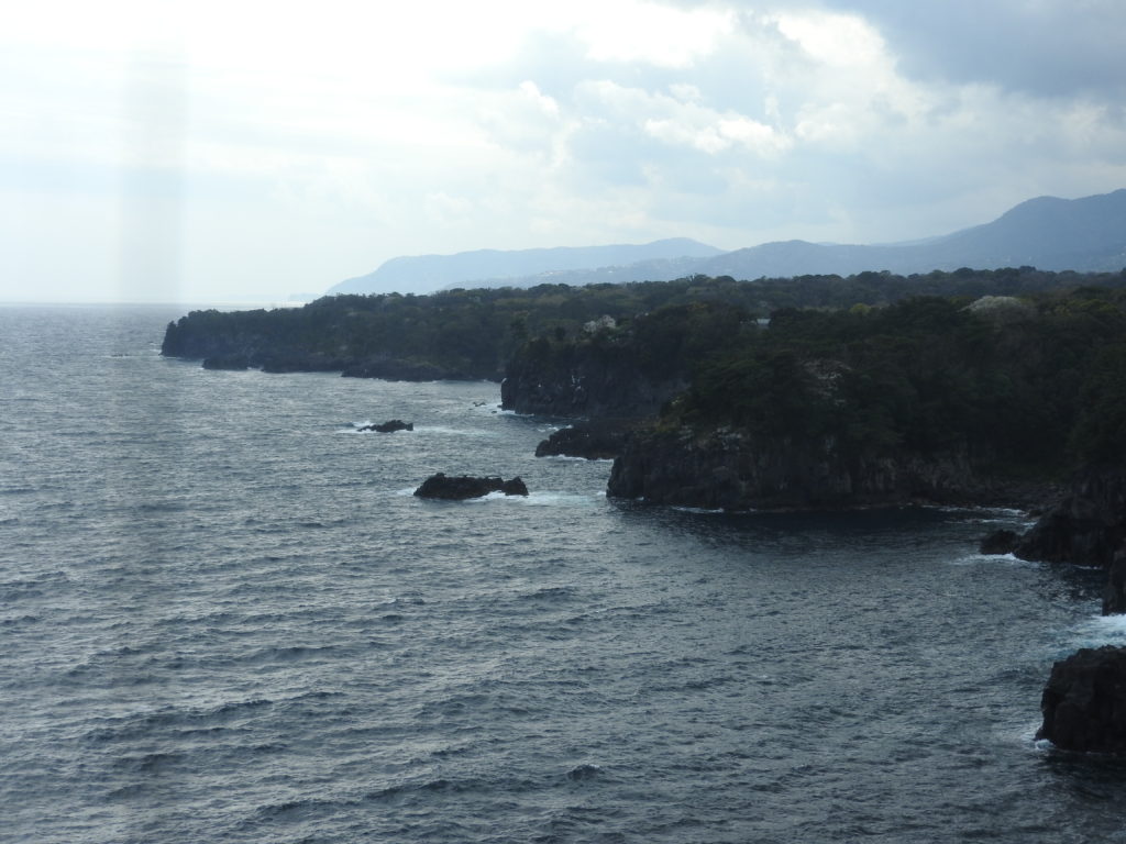 城ヶ崎海岸灯台から南側