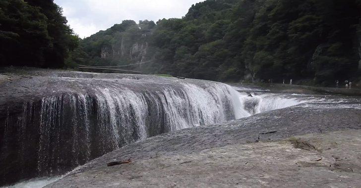 群馬県沼田市の吹割の滝
